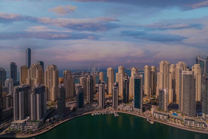 new luxe 3br vida marina great views
