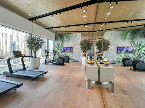 new luxe 3br vida marina great views