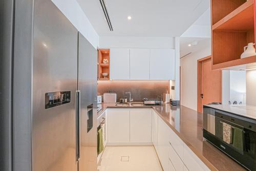 new luxe 3br vida marina great views