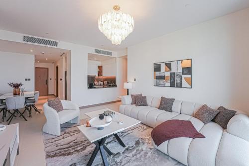 new luxe 3br vida marina great views