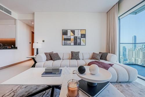 new luxe 3br vida marina great views