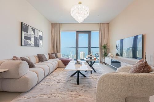 new luxe 3br vida marina great views