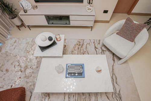 new luxe 3br vida marina great views