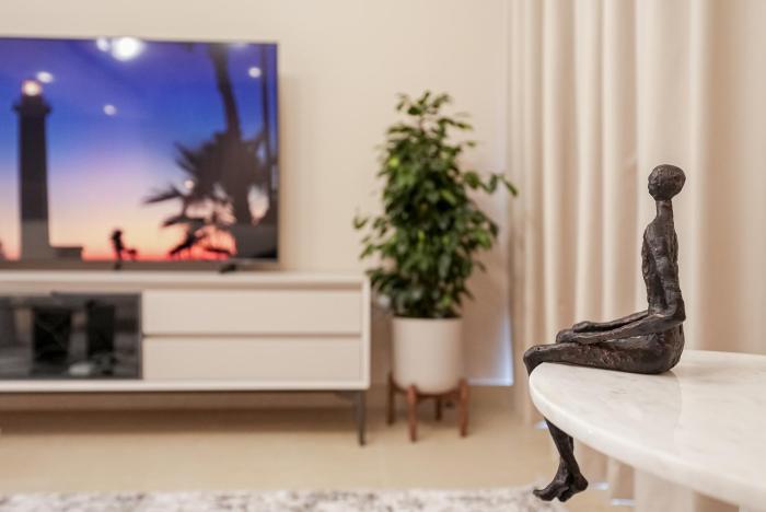 luxe living spacious 2br marina gate