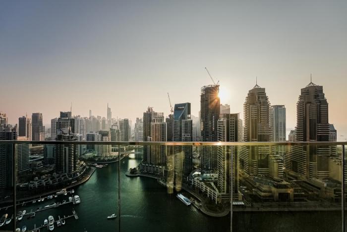 luxe living spacious 2br marina gate