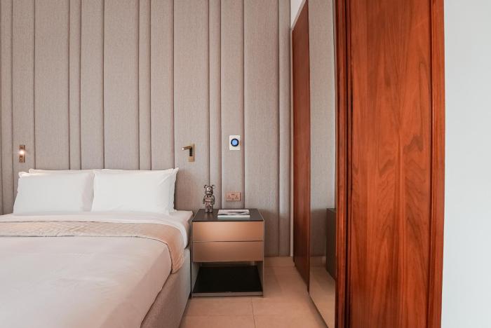 luxe living spacious 2br marina gate