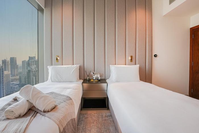 luxe living spacious 2br marina gate