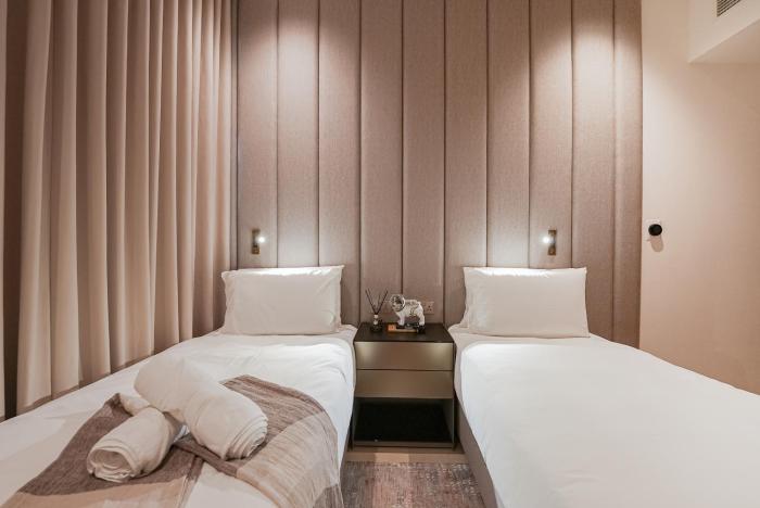 luxe living spacious 2br marina gate