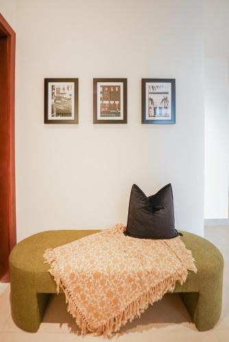 luxe living spacious 2br marina gate