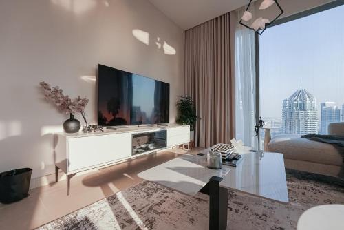 luxe living spacious 2br marina gate