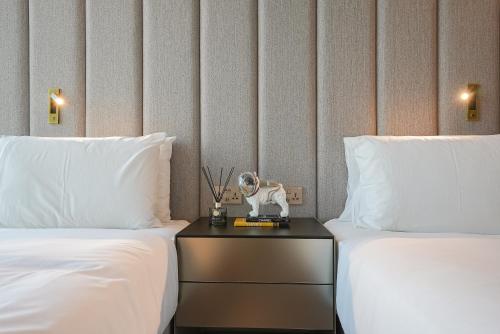 luxe living spacious 2br marina gate