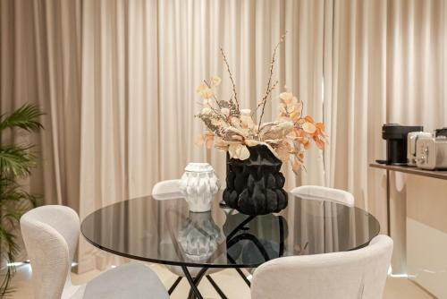 luxe living spacious 2br marina gate