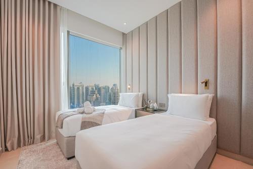 luxe living spacious 2br marina gate