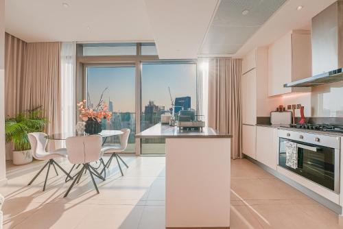 luxe living spacious 2br marina gate