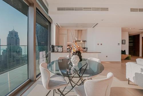 luxe living spacious 2br marina gate