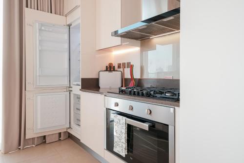 luxe living spacious 2br marina gate