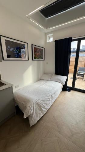 Luxurious London Studios,,3 star