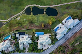 luxury mansion on golf course bmg5