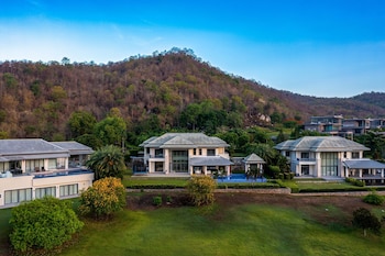 luxury mansion on golf course bmg5