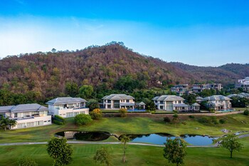 luxury mansion on golf course bmg5