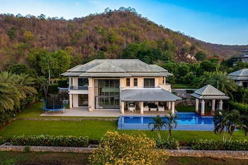 luxury mansion on golf course bmg5