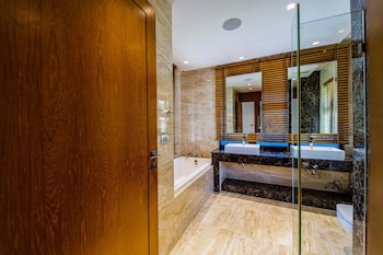 luxury mansion on golf course bmg5