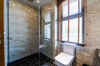 luxury mansion on golf course bmg5