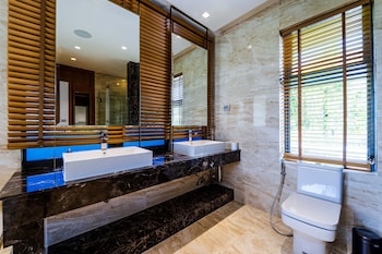 luxury mansion on golf course bmg5