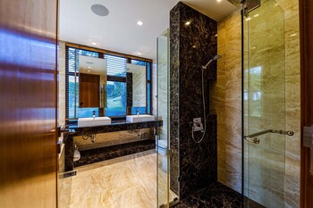 luxury mansion on golf course bmg5