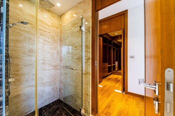 luxury mansion on golf course bmg5