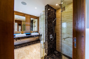 luxury mansion on golf course bmg5