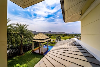 luxury mansion on golf course bmg5