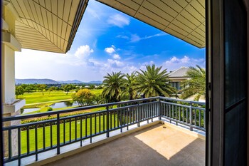 luxury mansion on golf course bmg5