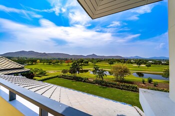 luxury mansion on golf course bmg5