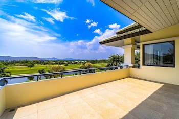 luxury mansion on golf course bmg5