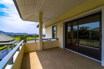 luxury mansion on golf course bmg5
