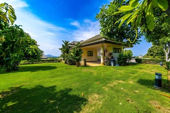 luxury mansion on golf course bmg5