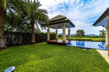 luxury mansion on golf course bmg5