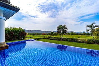 luxury mansion on golf course bmg5