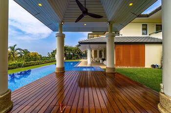 luxury mansion on golf course bmg5
