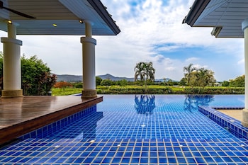 luxury mansion on golf course bmg5