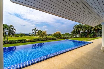 luxury mansion on golf course bmg5