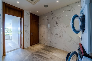 luxury mansion on golf course bmg5
