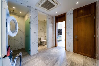 luxury mansion on golf course bmg5