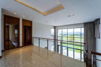luxury mansion on golf course bmg5