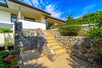 luxury mansion on golf course bmg5