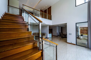 luxury mansion on golf course bmg5