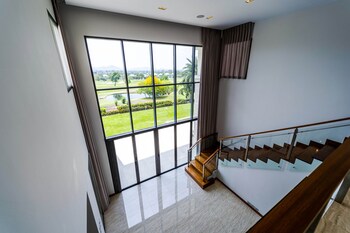 luxury mansion on golf course bmg5