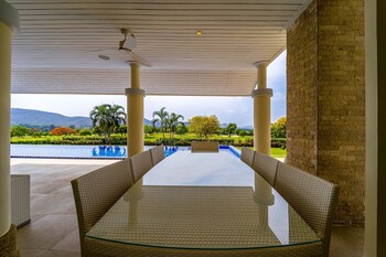 luxury mansion on golf course bmg5