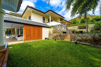 luxury mansion on golf course bmg5